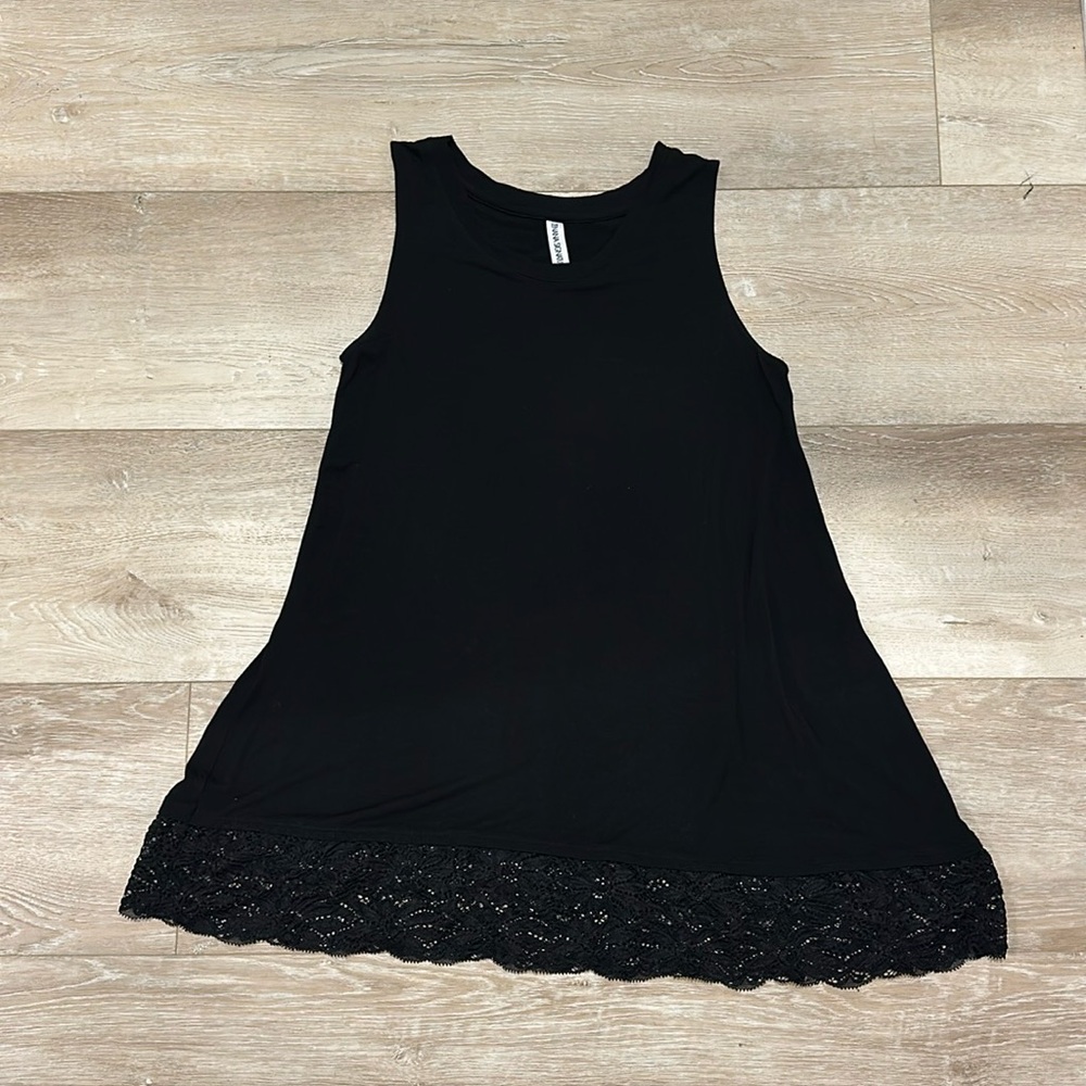 Zenana Signature Tunic length Tank Sz S Black w/lace hem NWOT